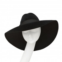 Wide-brimmed felt hat