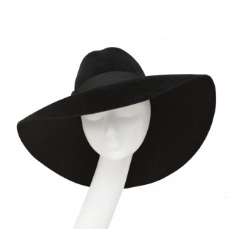 Wide-brimmed felt hat