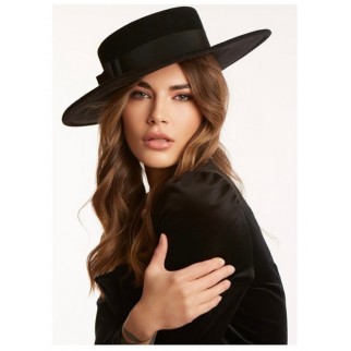 Wide-brimmed boater Wide-brimmed boater