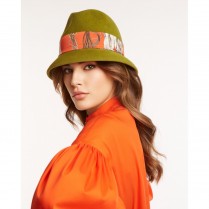 The classic hat "Louise"