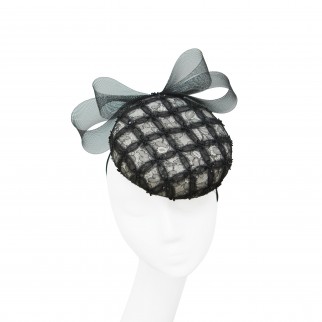 Pill-box with vintage lace Pill-box with vintage lace