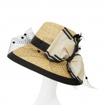 Straw hat with vintage bow