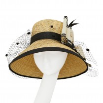 Straw hat with vintage bow
