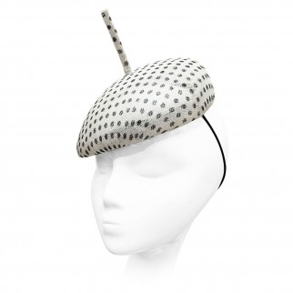 Polka-dot straw beret with an "antenna"