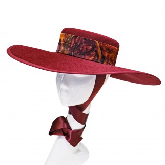 Wide-brimmed boater Wide-brimmed boater