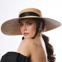 Wide-brimmed straw hat