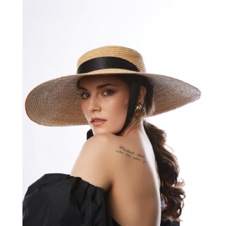 Wide-brimmed straw hat