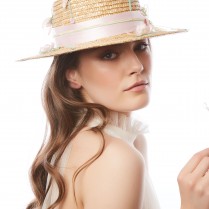 Summer hat with silk bandages