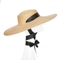 Wide-brimmed straw hat
