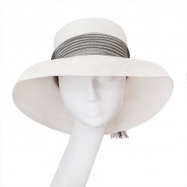 Wide-brimmed straw hat