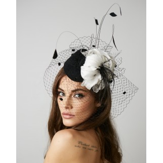 Veil with feather decor Veil with feather decor