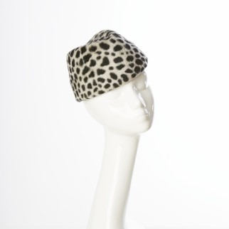 Cap in leopard print