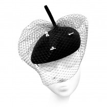 Asymmetrical beret with veil and "antenna"